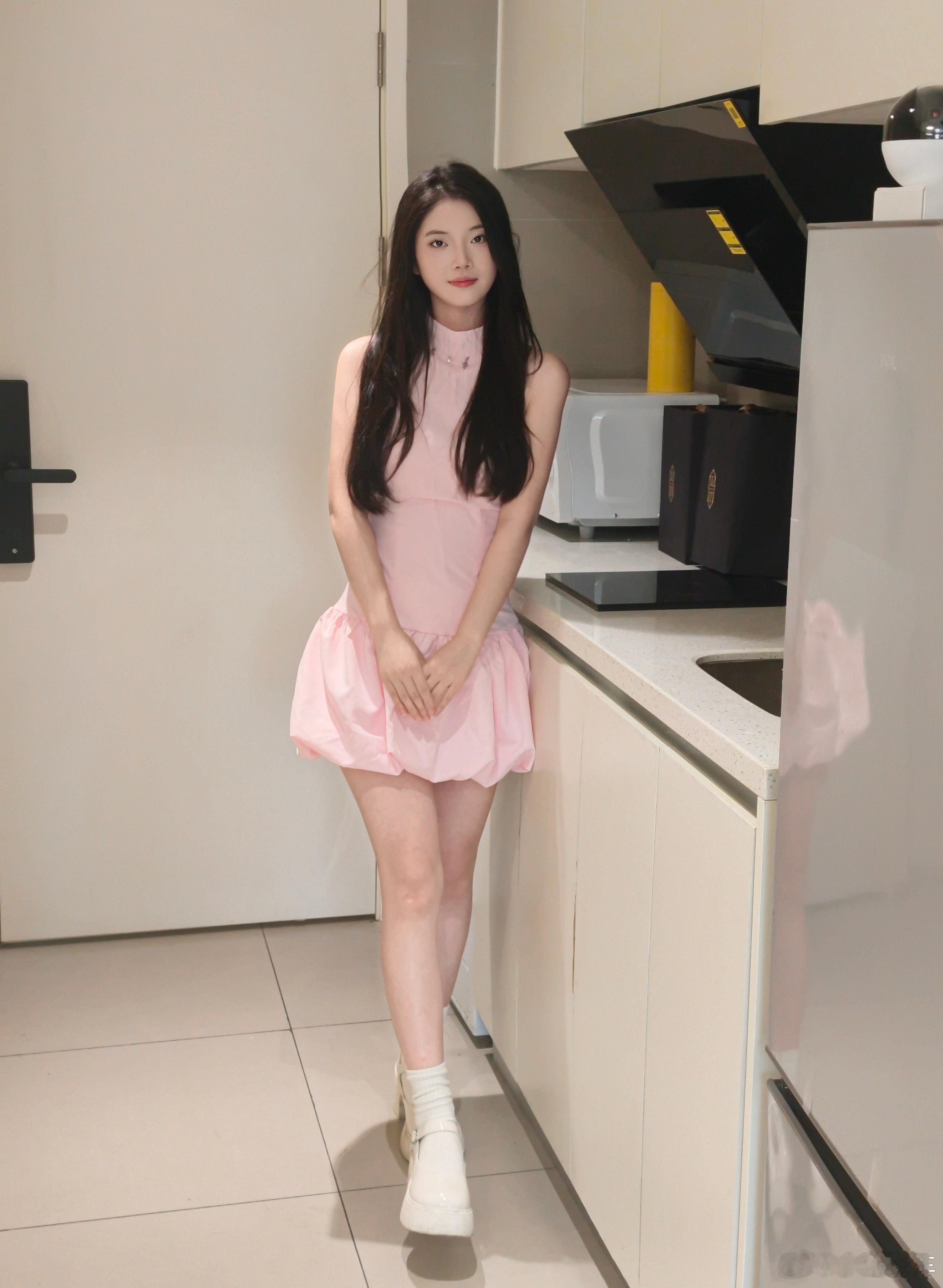 今天是小粉穿搭呀 ，有没有女神范儿 