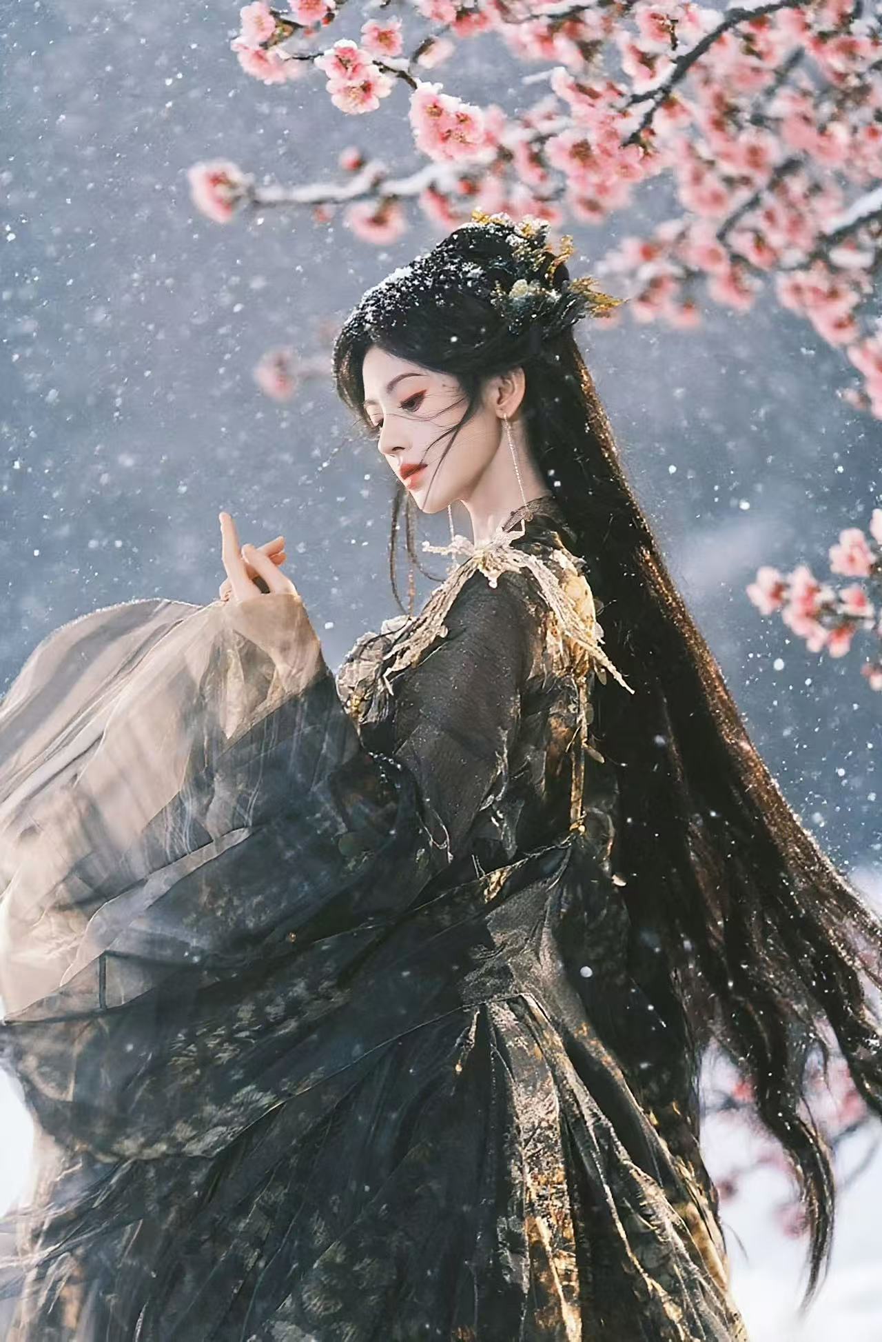 鞠婧祎超级夏晚舞台妆造鞠婧祎雪景古风大片鞠婧祎雪景古风大片，哇，[抱抱][抱抱]