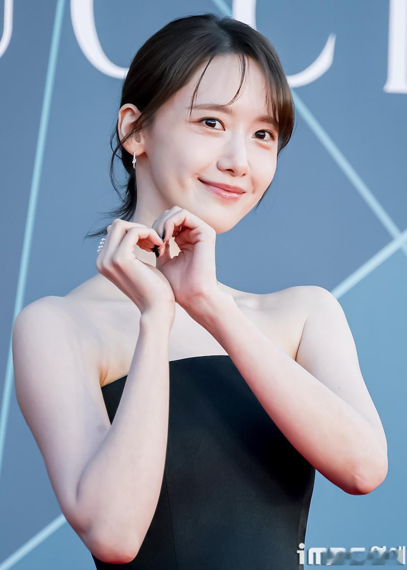 【热帖】第六十二届百想艺术大赏红地毯林允儿 