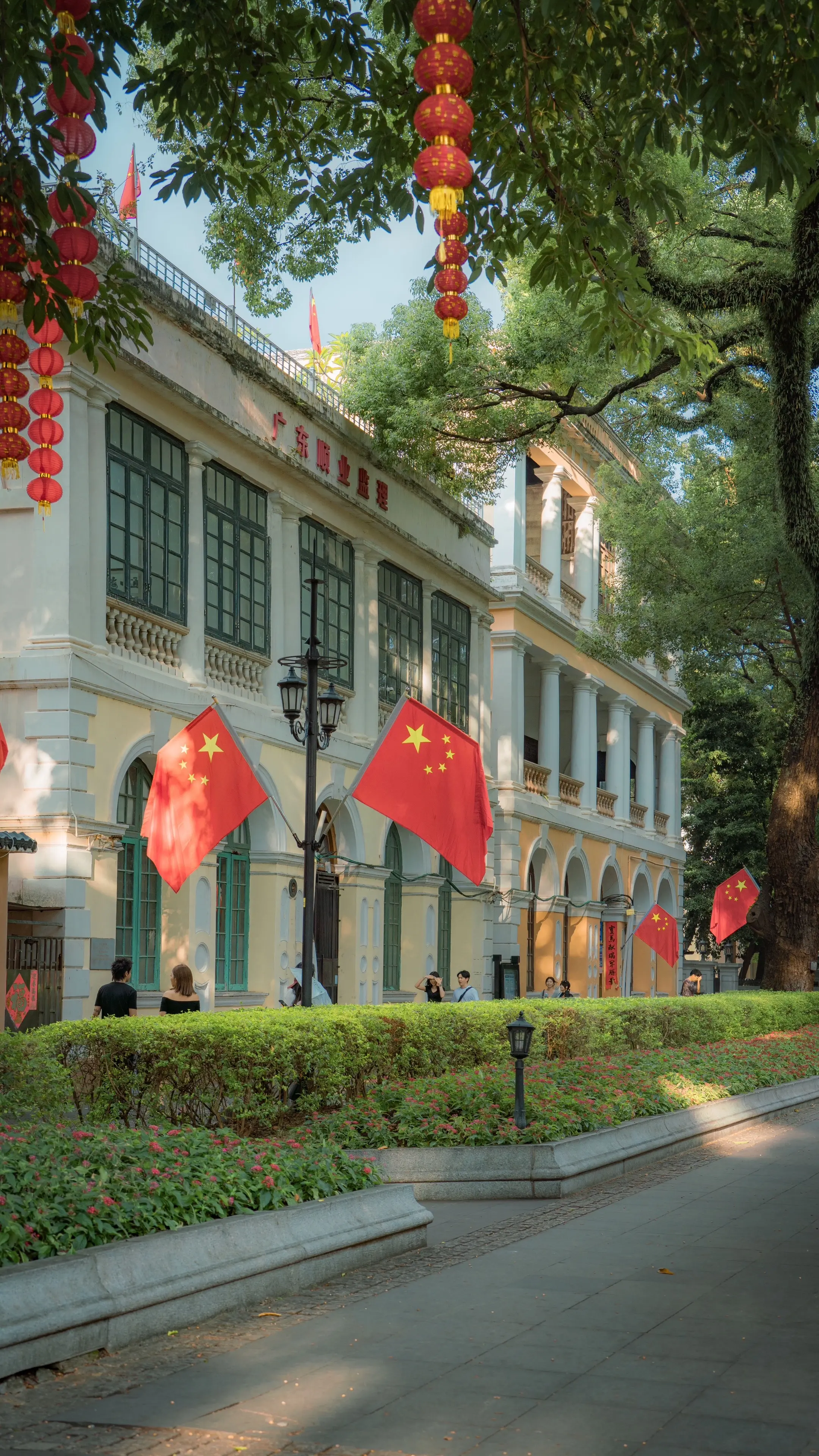 国庆来广州旅行，不可错过的宝藏地方。交换一张你相册里的五星红旗！