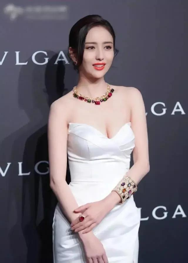 佟丽娅
采访照