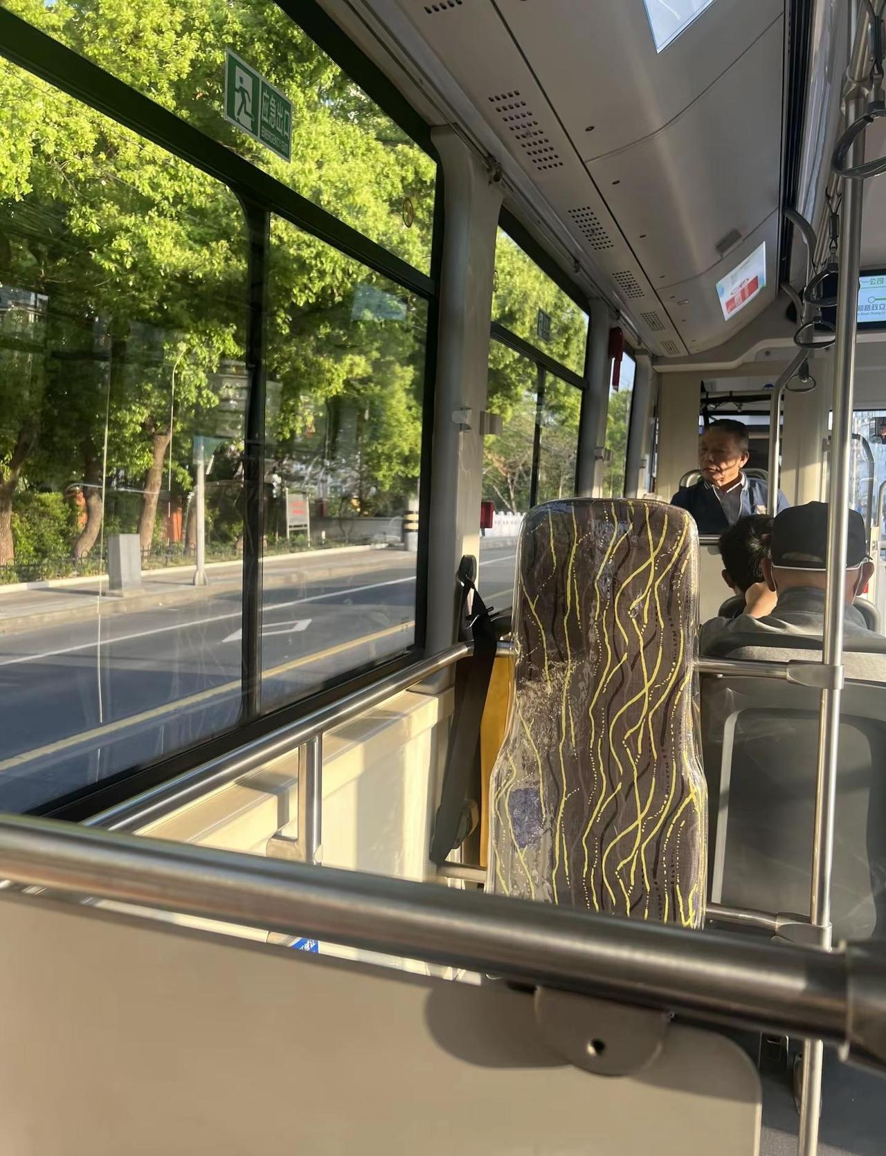 🌍地球online提醒您：请勿在NPC（非玩家角色）身上浪费太多时间，避免影响