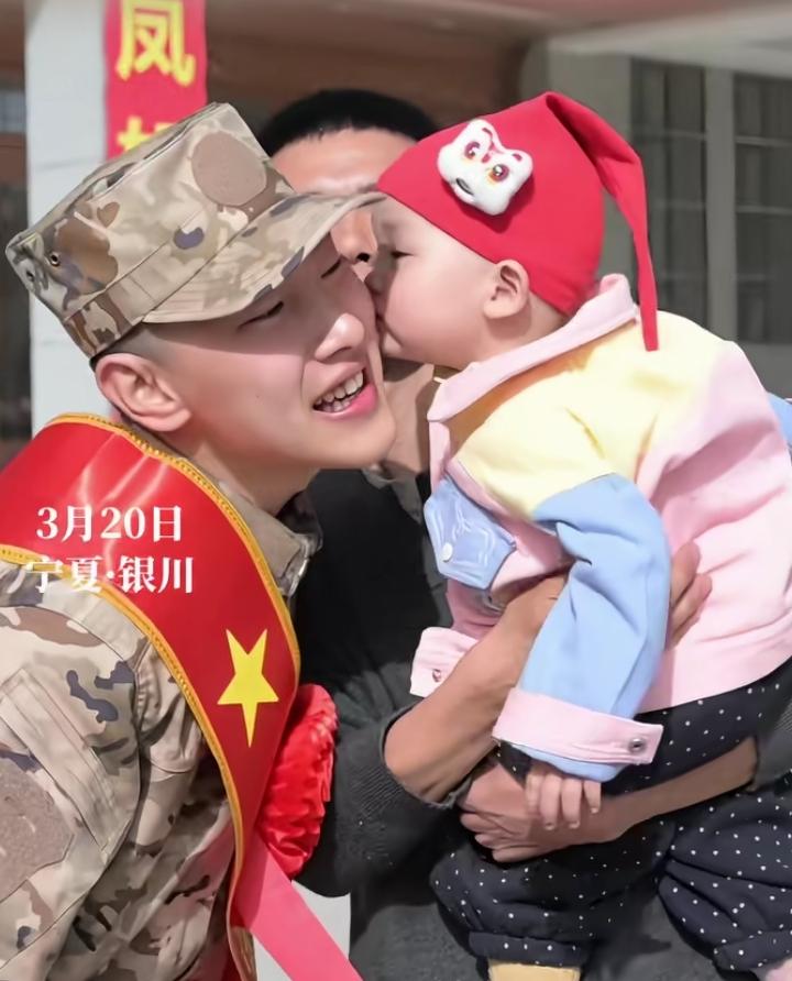 甜炸！银川小萌娃献吻新兵舅舅！
3月20日，宁夏银川金凤区2026年上半年新兵入