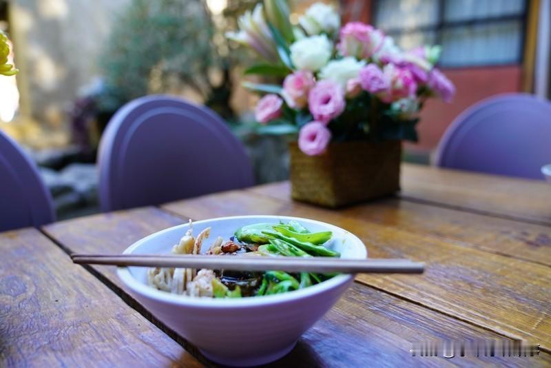 为何和尚不吃肉还易发胖？实际上，虽他们不食肉，寺庙斋饭却不寡淡。馒头、面条、米饭