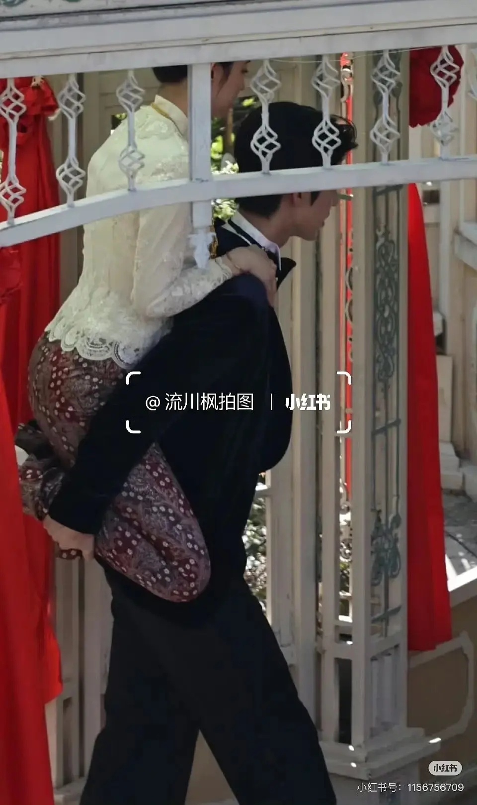 楚然你的脚不难受吗，这什么姿势 ​​​