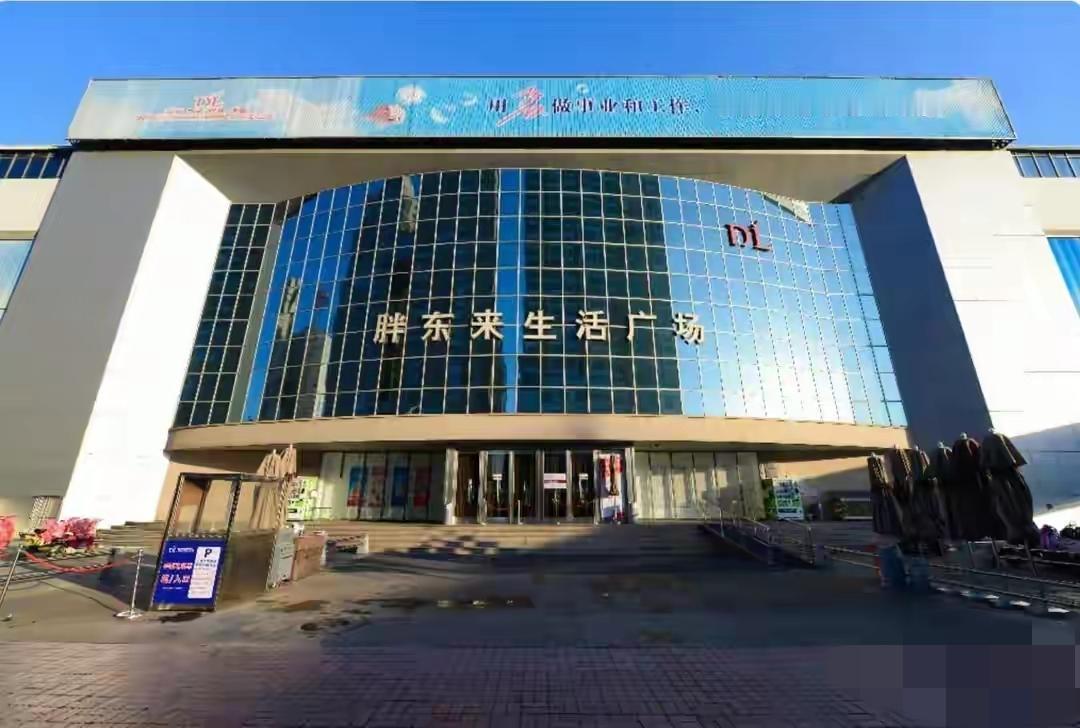 年赚上亿说关就关？胖东来撤店背后，整条街的生计都悬了
 
许昌全城挽留，周边店主