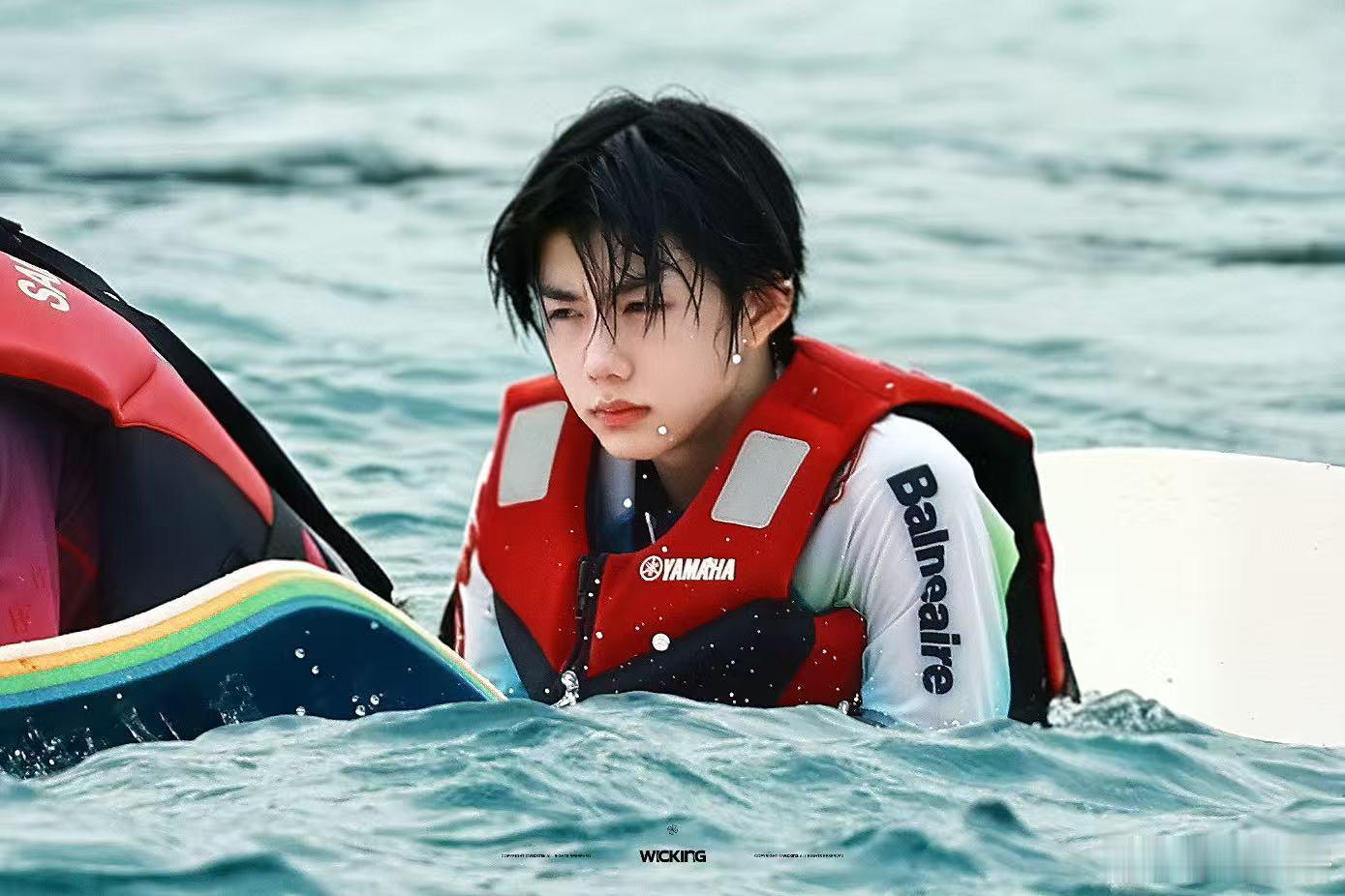 陈奕恒的手机壁纸是jennie陈奕恒手臂肌肉 帅气身材搭配坦荡追星态度，不装不端