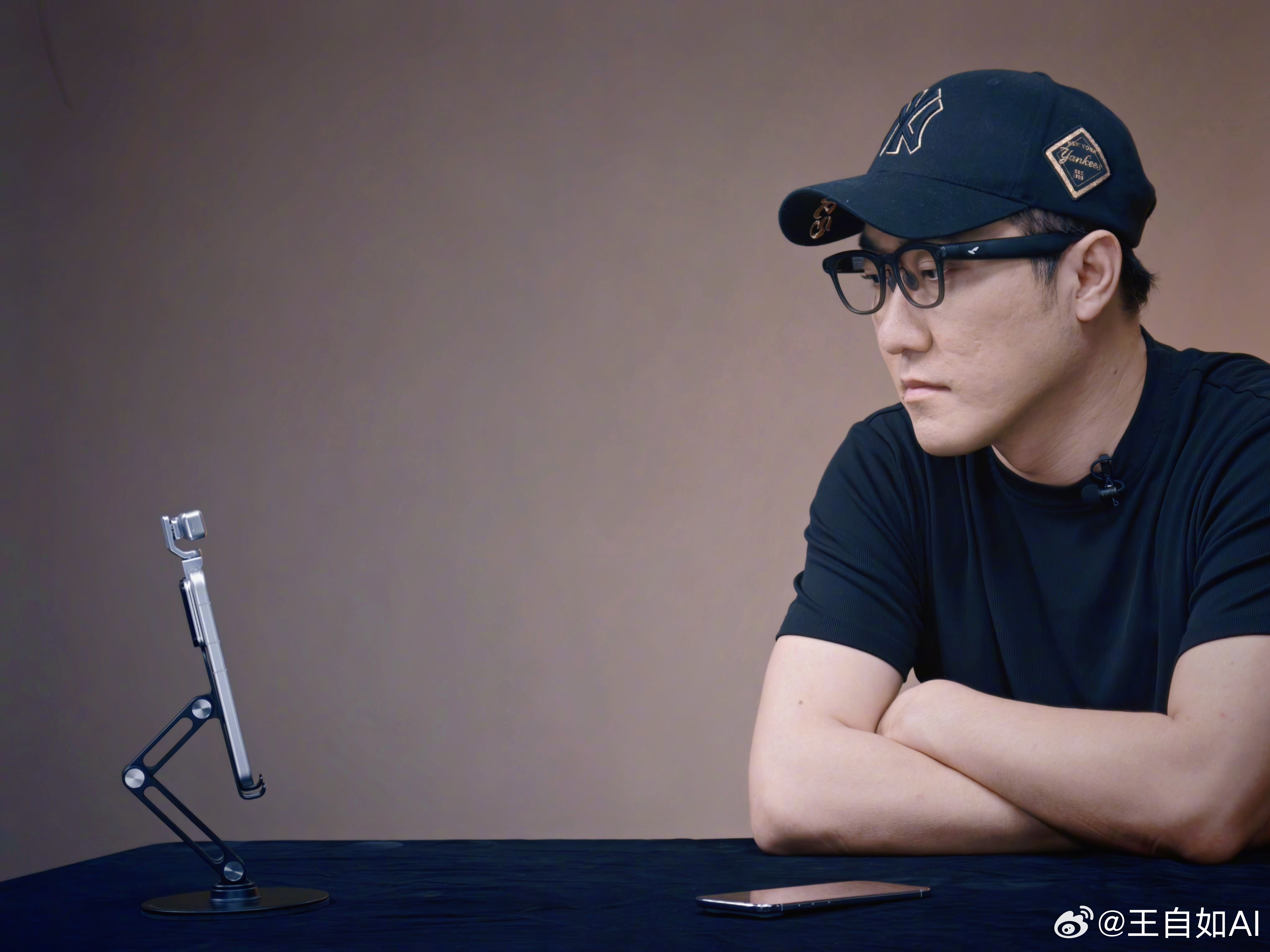 开拍折腾一下看看，依托完全开放的 Skill 生态，Robot Phone 能玩
