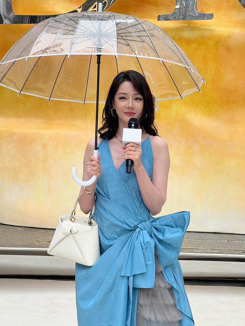 迪丽热巴邓为迪奥生图迪丽热巴邓为迪奥生图，两位表现力如何