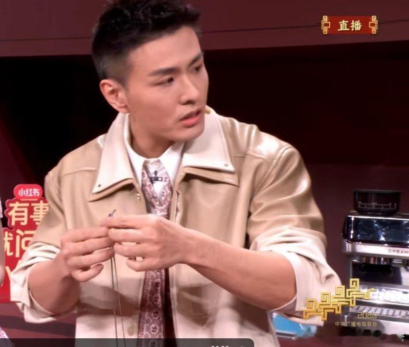 谁懂啊！春晚魔术里一闪而过的咖啡机也太好看了吧！一定是追觅Bcelro大师系列那