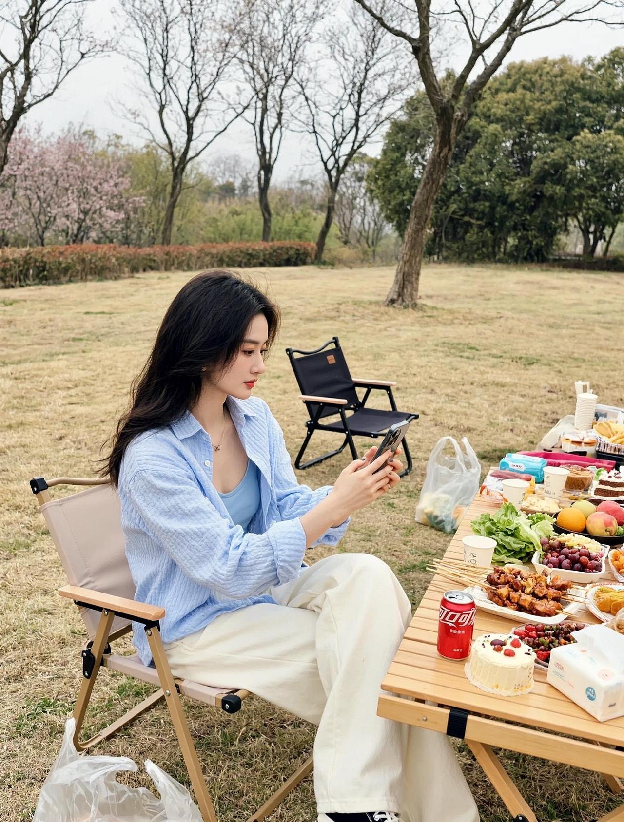 一起放松一下，户外活动AI春日野餐写真 随变ai随便玩 露营🏕 户外野餐oot