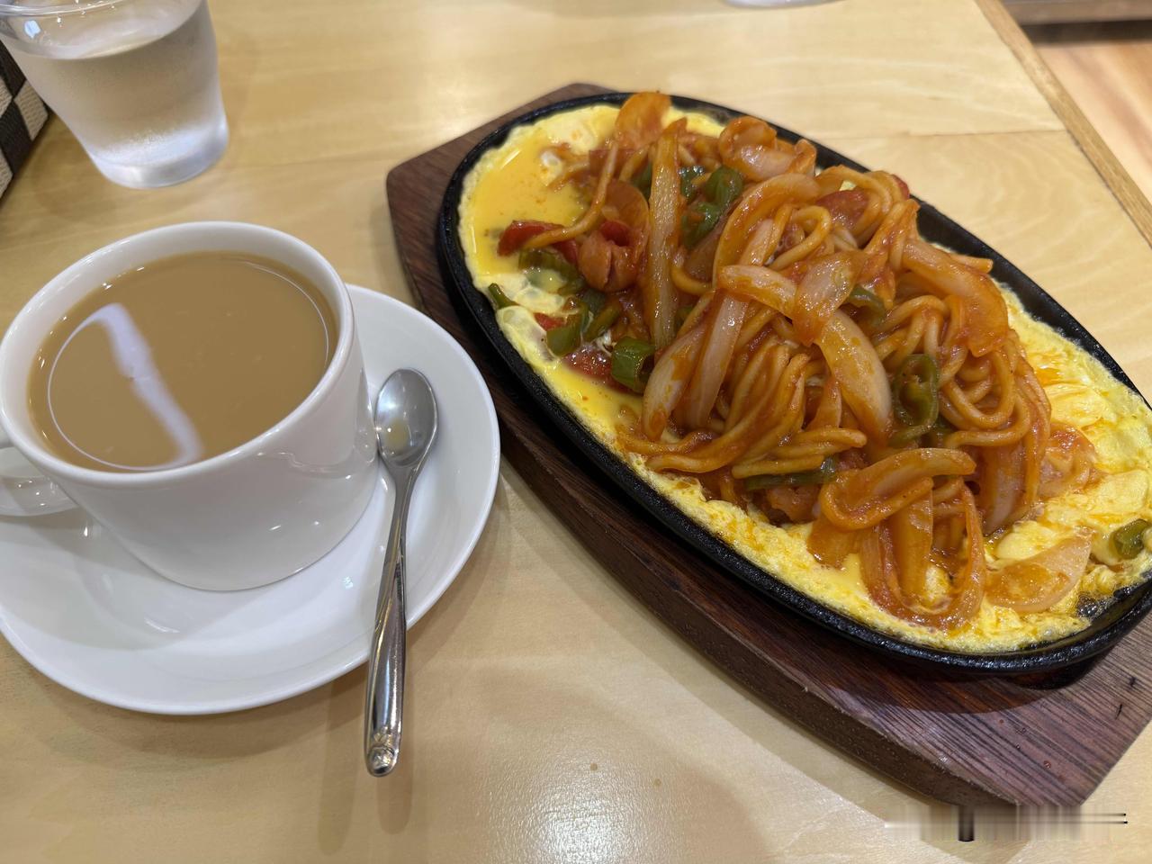午餐🥣。
洋葱意大利面🍝930日元，
一杯热咖啡，480日元。
坐标日光市鬼