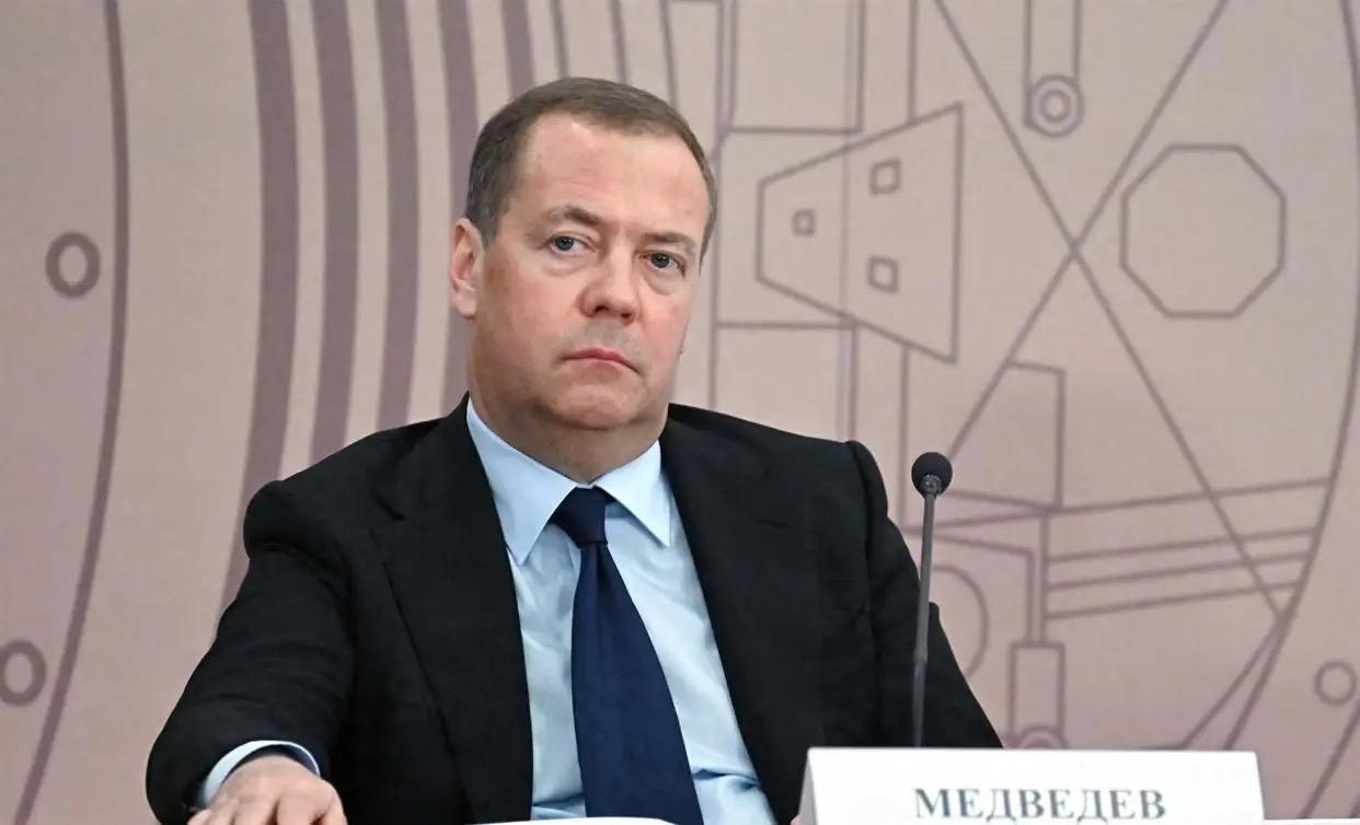 梅德韦杰夫继续妙语连珠，他锐评北约内部的分歧，重新阐述了MAGA的意义。据俄罗斯