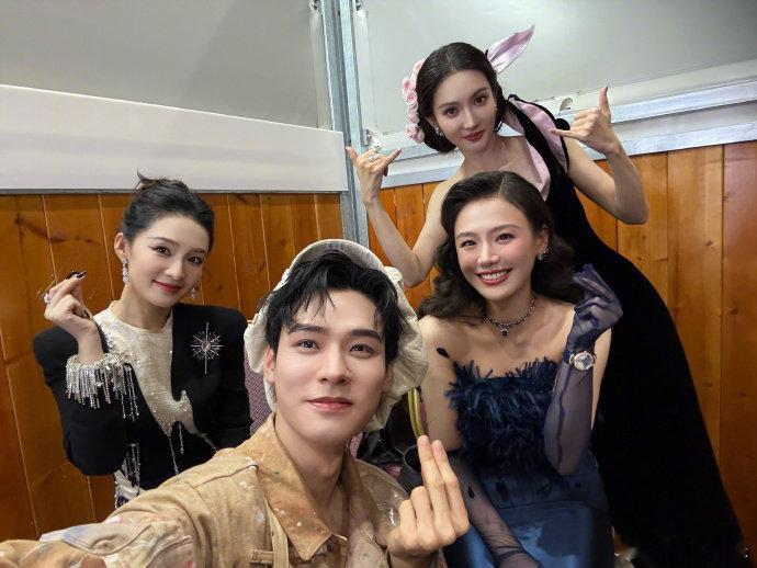 金晨说一晚上见了不少漂亮人金晨vogue晒照 金晨vogue晒照，金晨说一晚上见