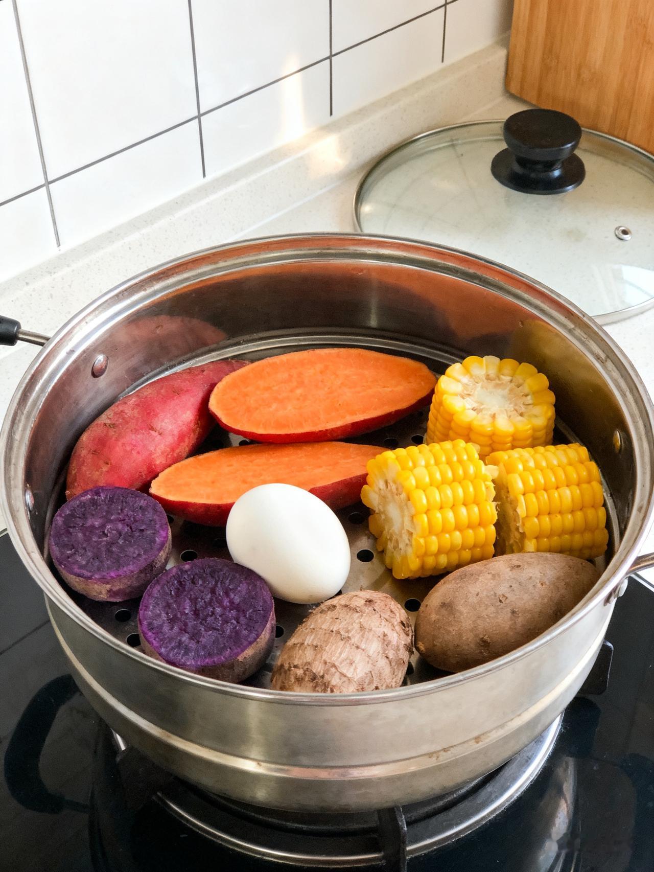 这锅蒸菜我妈让我天天做！比煲汤还养人，全家都抢着吃！

今天这一锅“秋冬养生组合