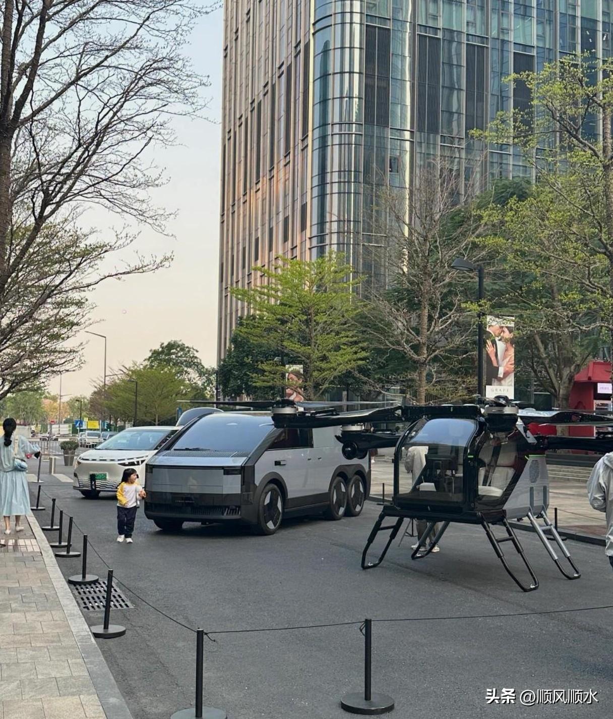 在深圳，满街都是高科技产品，但最厉害的不是产品本身，而是大家见惯不怪——用起来像