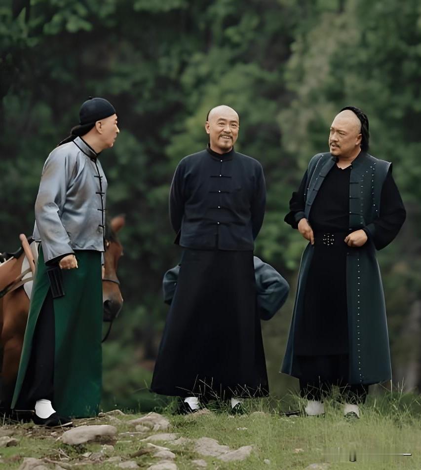 《江海潮生》最新一集，

发现了个有意思的“新词”，

就荒滩上修堤坝没石头，于