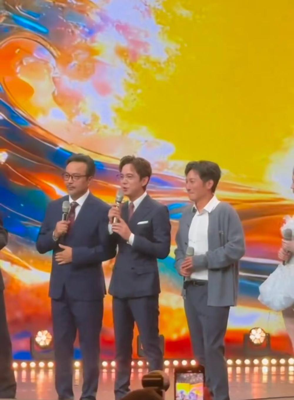 何炅哭了，汪涵也哭了，不是因为李维嘉回来了，而是因为李维嘉终于回到湖南卫视主持台