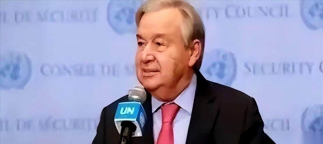 联合国账上马上揭不开锅了，急得满头大汗，转头就来找咱中国化缘。
凭啥啊？！
就因
