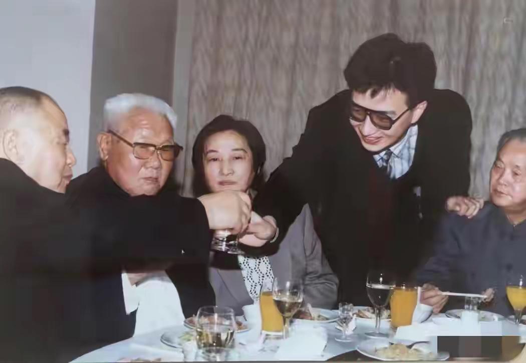 几位老前辈，有人认识吗？如果你认识他们，你绝对超过70岁以上了，但凡认识一位，也