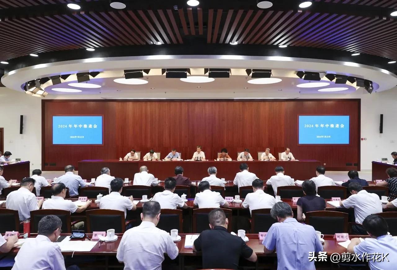 划重点！教育部半年工作推进会再次明确未来一段时间基础教育工作关键词：
    1