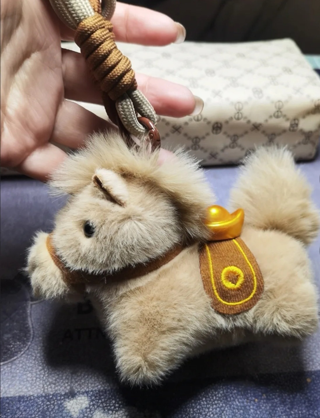 转发里抓2位粉丝小可爱！送“马上有钱”的小马毛绒挂件给你呀不仅是中奖的朋友有好运