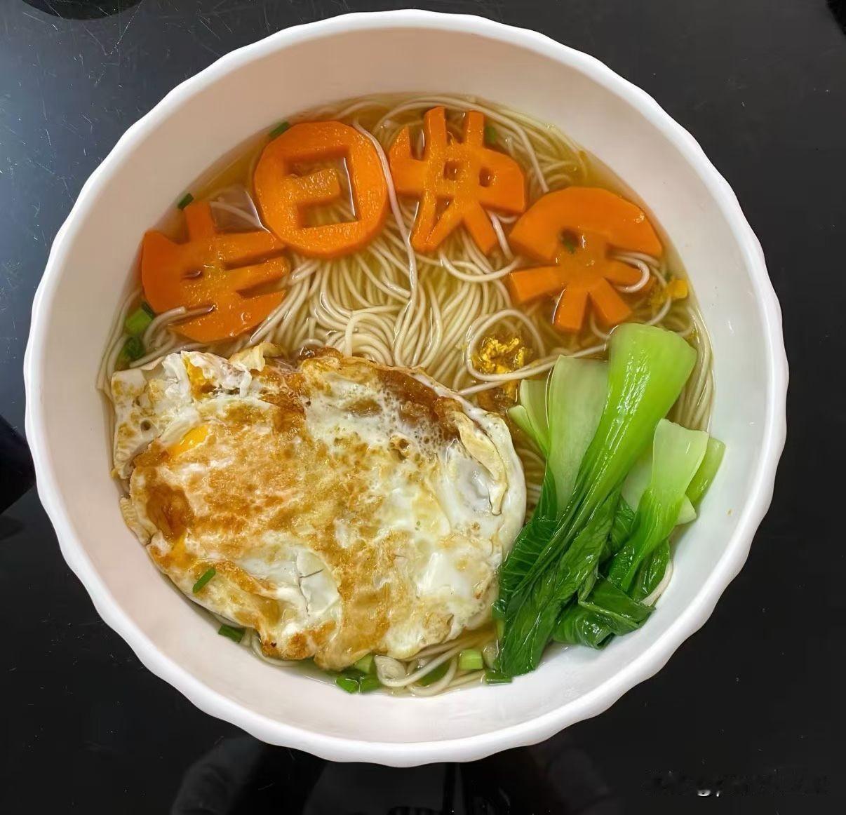 我知道山西的刀削面，早年吃过一次，忘了味道。
我小时候经常吃挂面，那时吃供应粮，