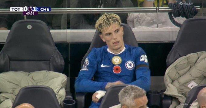 加纳乔谈及以那样的方式离开曼联是否让他感到痛苦：“是的，也许吧，因为我热爱那个俱