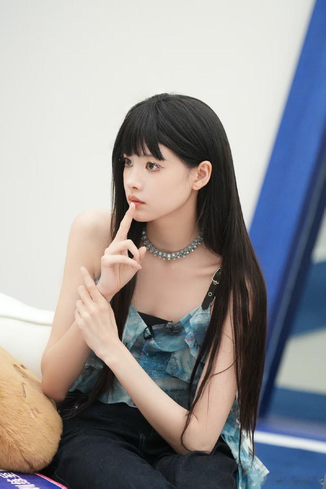 张艺上哭了张艺上淘汰感言张艺上淘汰三公师姐帮唱舞台收官，张艺上遗憾离场哭泣，这段