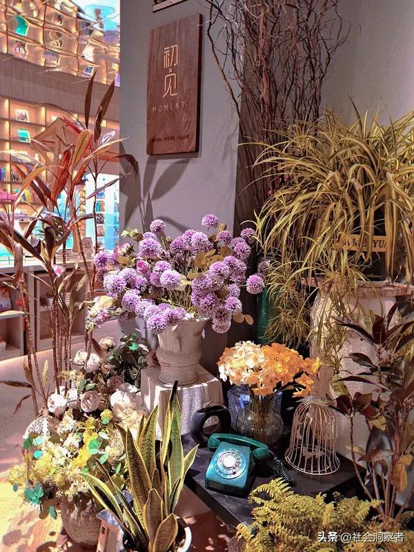 真心爱过的人，哪能说忘就忘啊。不必强迫自己放下，越刻意越痛苦。记住那段美好就好，