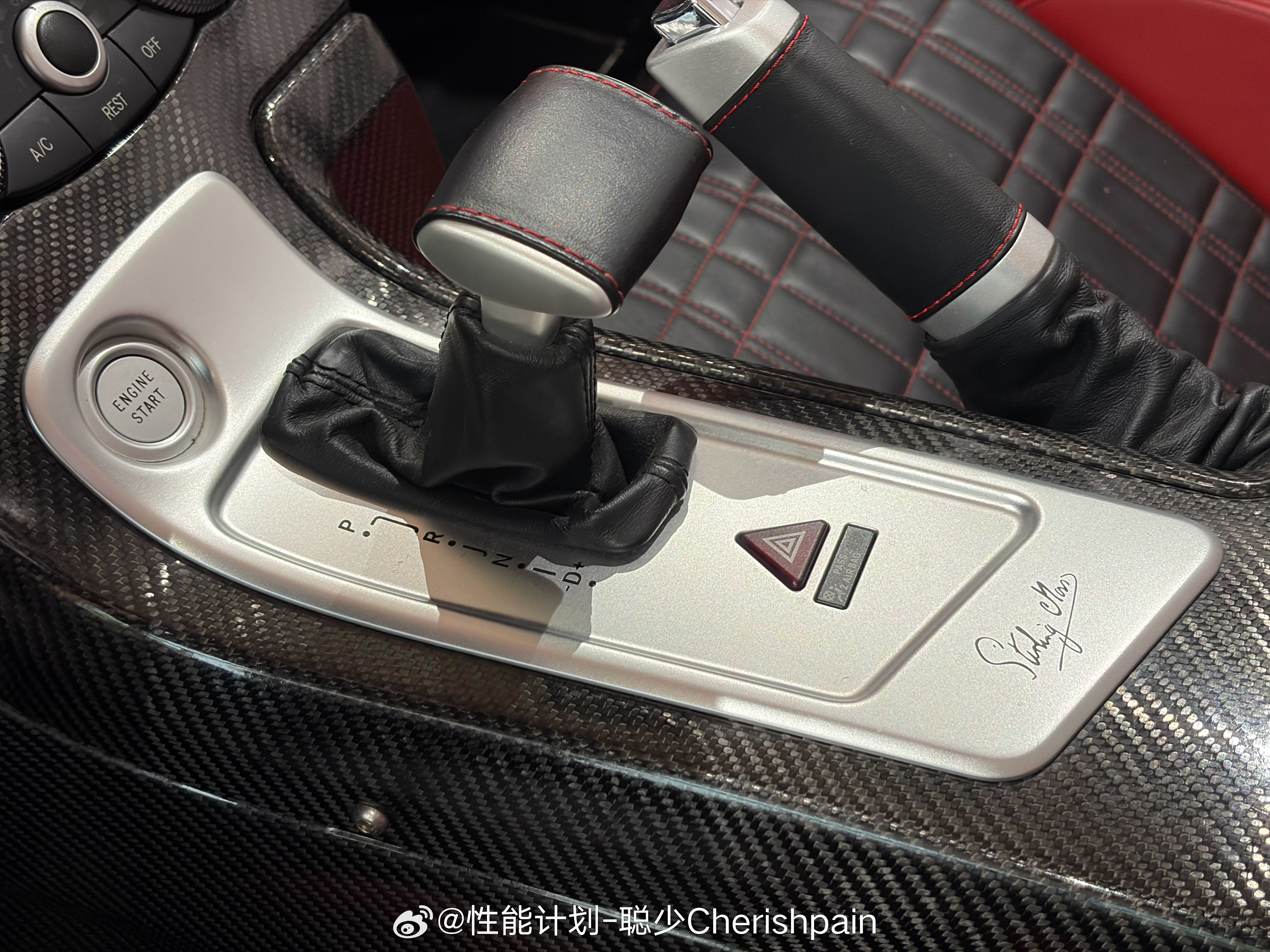 这老东西真性感果然hyper用的轮胎也是米其林PSS和我一样[哈哈]  ​​​