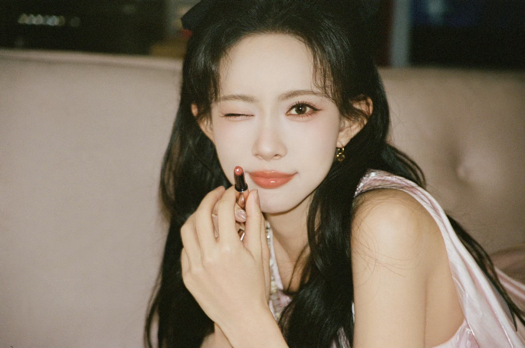 孟子义体面孟子义提到暮晚摇声音都颤抖了 采访里她回答得很体面，没有哭没有煽情。但