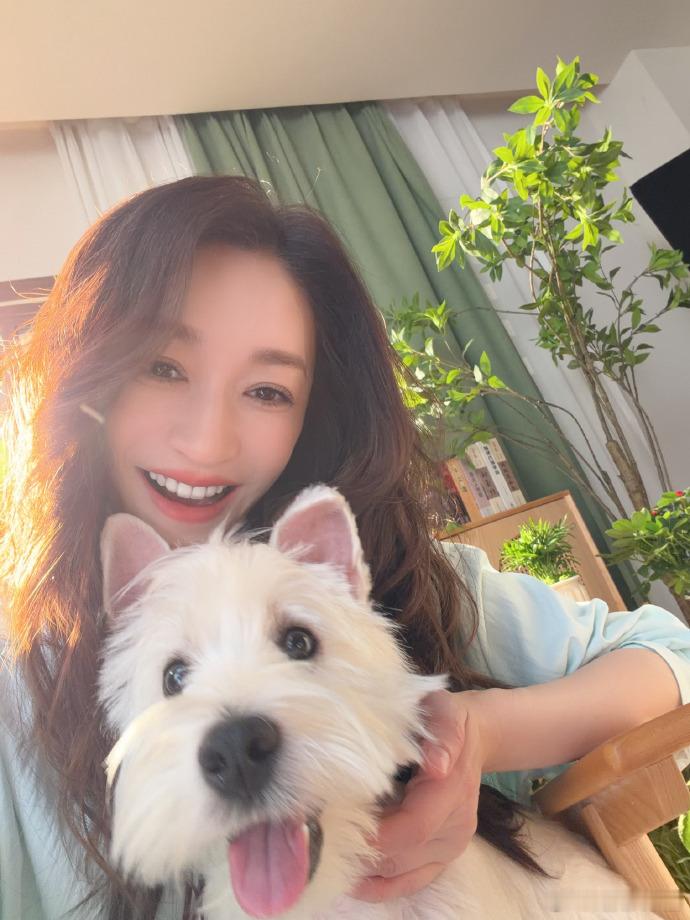李小冉说喜欢一个人偷偷哭不想睡的星期五群像 光鲜的荧幕背后，李小冉也会有情绪崩溃