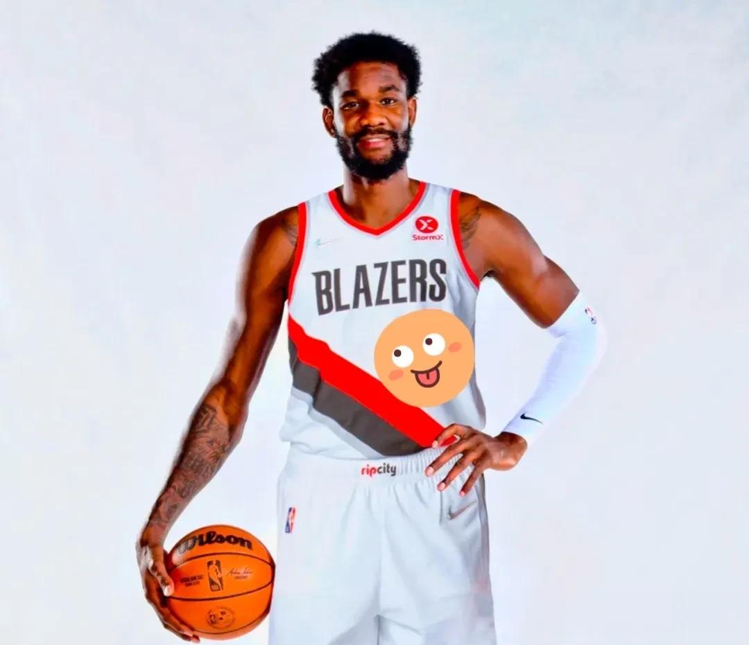 #太阳送走艾顿# 
北京时间9月29日NBA前太阳队中锋状元艾顿加盟开拓者队后第