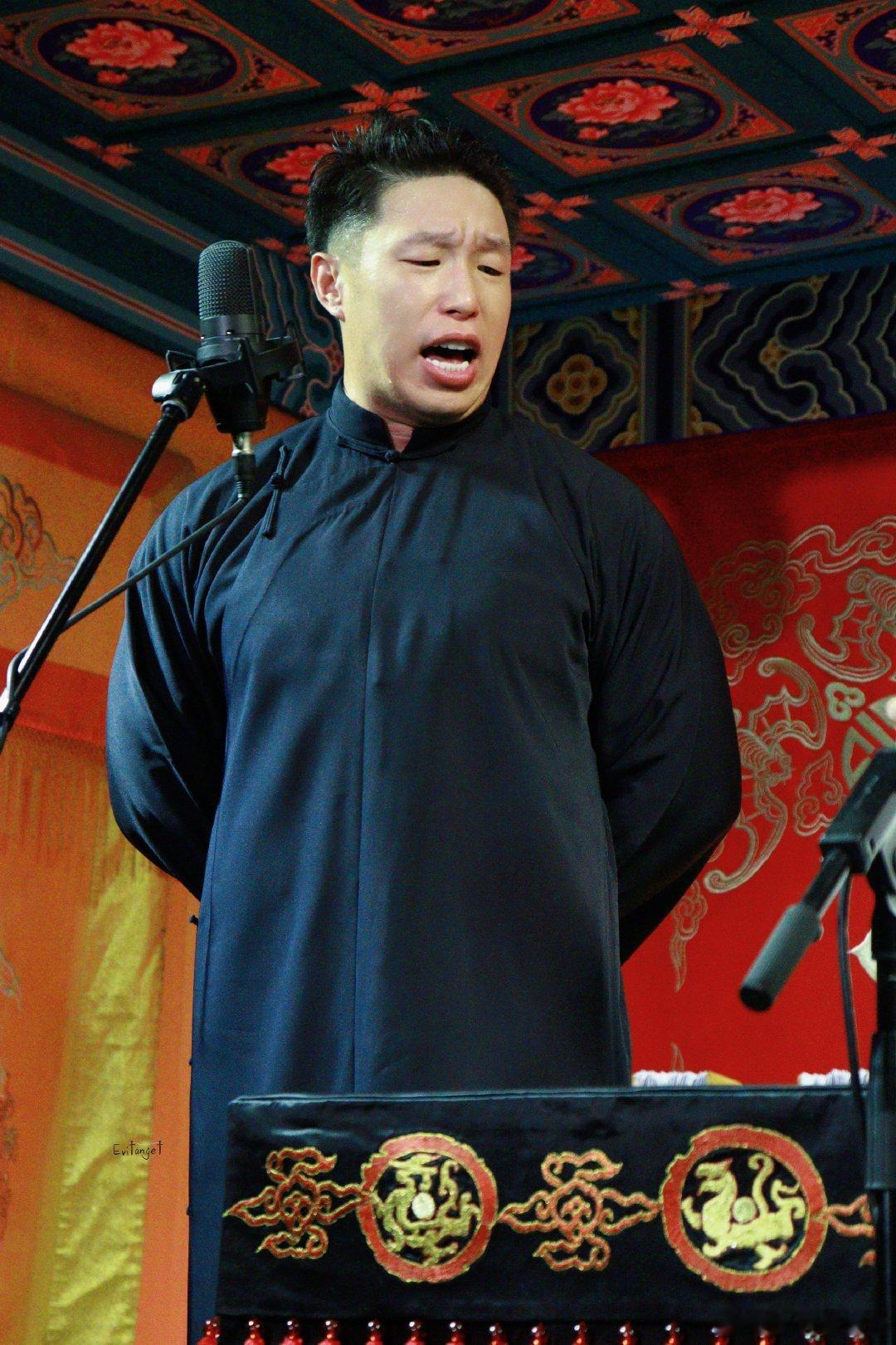 岳云鹏夸烧饼演技岳云鹏夸低智商犯罪烧饼演技 小岳岳夸烧饼的时候特真诚，可自己在戏
