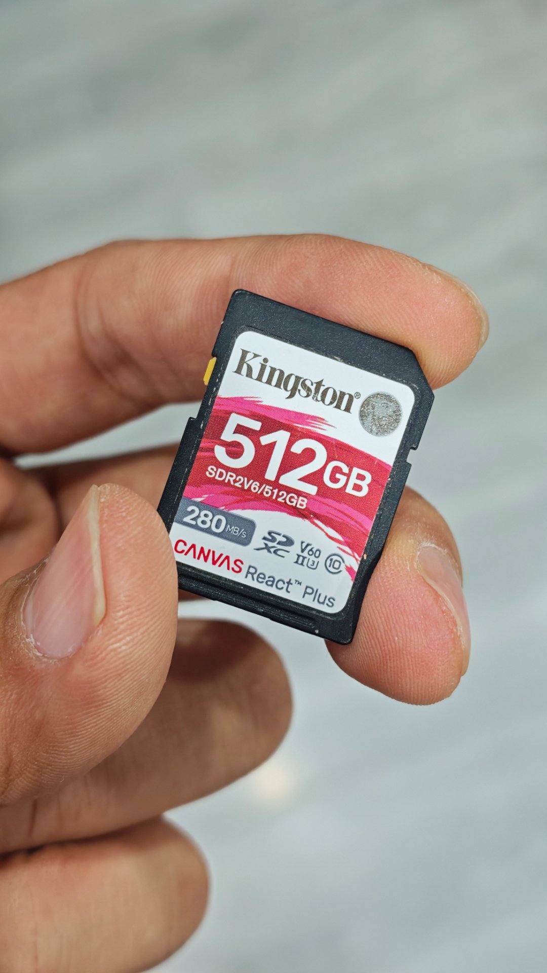 收拾包掉出来一张512GB的V60 SD卡，约等于捡钱了