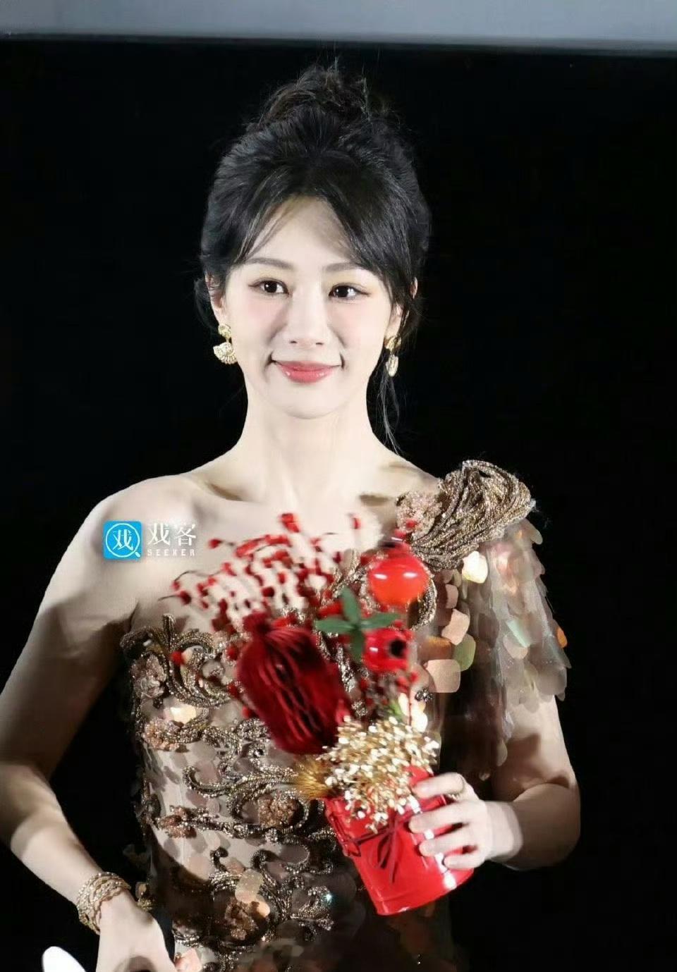 国色芳华直播，杨紫、李现营业生图，这对BG又回来了！ 