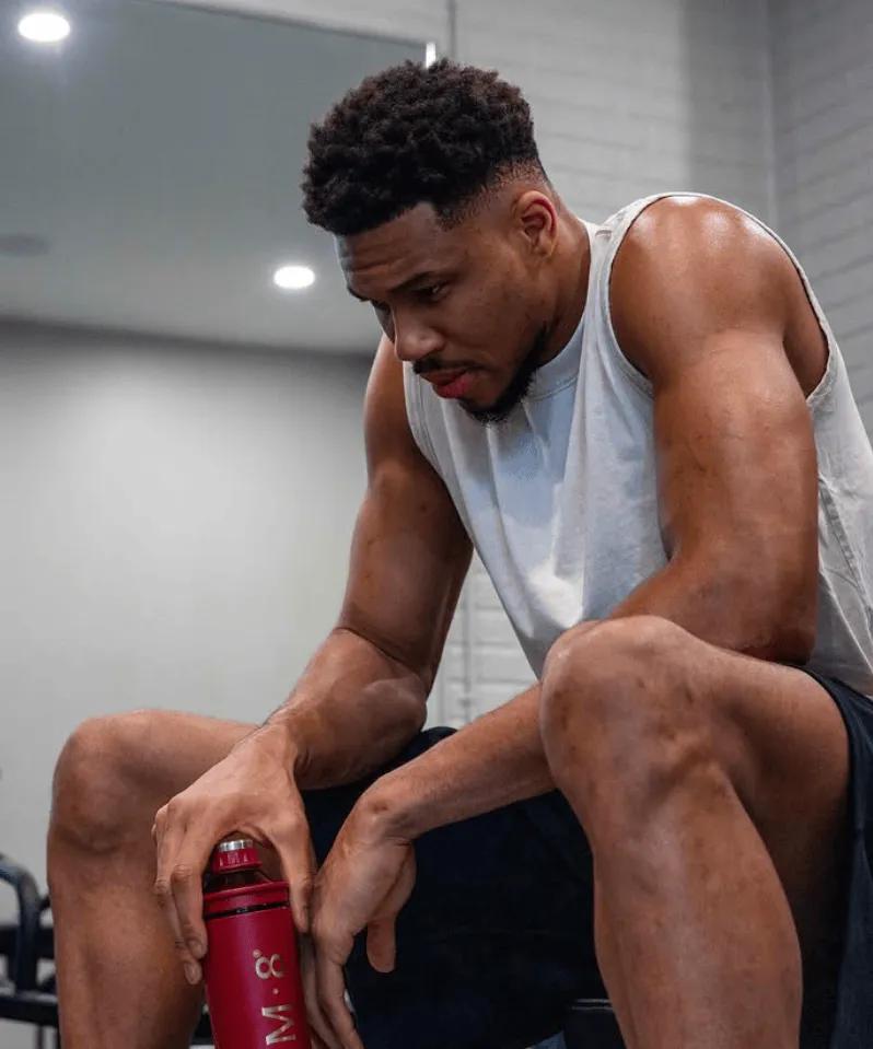 无缘季后赛！字母哥发文：祈祷我跌落神坛，不会让你更虔诚
03月30日讯，在NBA