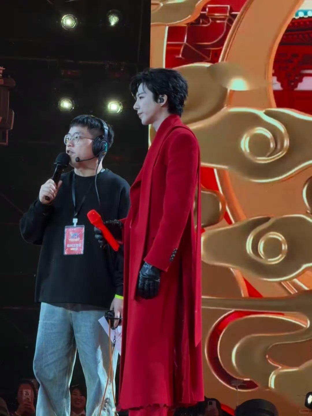 刘宇宁录春晚被逗红温了帅的有点太具体了吧！！ 