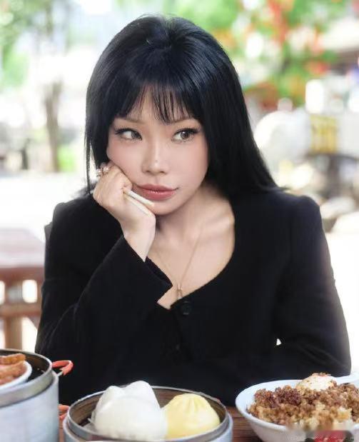 歌手直播万妮达终于不是第一个出场了盼了好久！万妮达终于不用第一个出场，《不同凡想