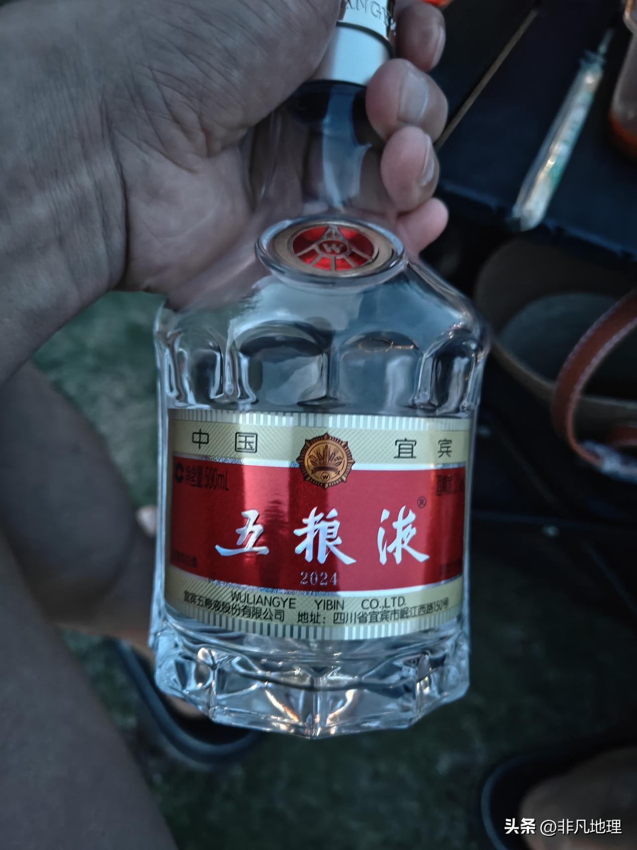 朋友说拿了家里最能拿的手的酒来找我的！

说是朋友其实是我曾经的头，虽然是头但是