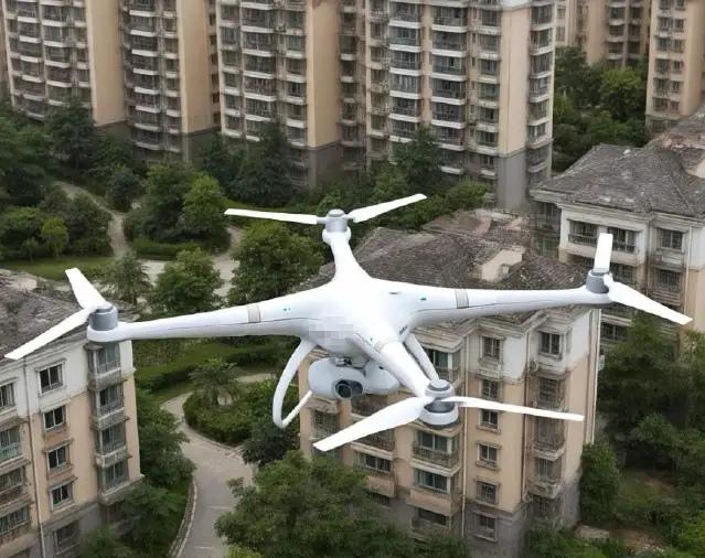 杭州萧山，某小区内，王先生家住在七楼，当天下午3点多，女友洗完澡在浴室一丝不挂的