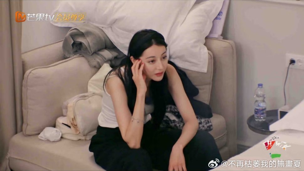 迪丽热巴这个臂长……是不是有点太优越了不敢想象这双手搭在我肩上得有多爽 