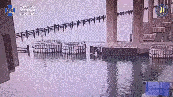 俄罗斯到底是怎么了？空军基地被袭，海军基地被袭，克里米亚大桥又被袭！
乌军此次袭