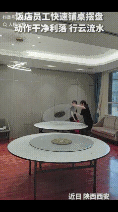 “火到人民日报了！”人民日报8月21日报道，陕西西安，一饭店女员工利用空闲的时间