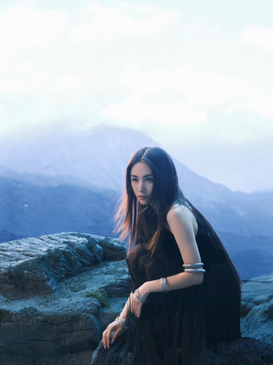 以前看她电视剧的时候就觉得演技挺好的！就是好久没有看到她有新作品了 