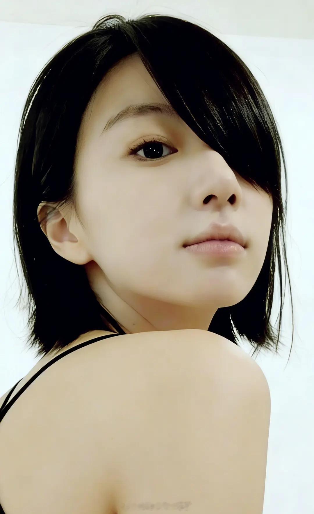 这竟然是包上恩14岁时的旧照？当时辨识度是不是挺高的？包上恩侠女舞剑美的太权威了