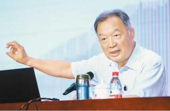 温铁军曾一针见血：为什么一定要走西方那条老路，把农民赶进城，再搞成低收入者聚居区