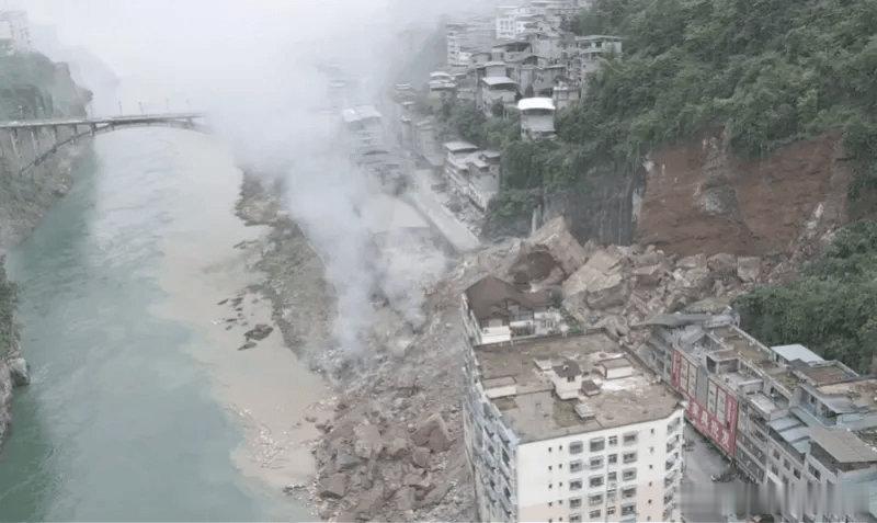 重庆彭水山体崩塌，已致8死，还有34人失联------7月17日，重庆彭水县汉葭