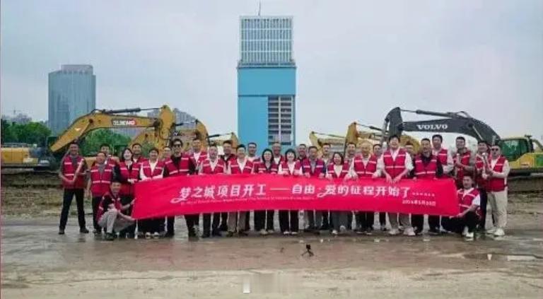 于东来自掏65亿建商场当包租公两次被房东涨租、处处受限逼到绝境后，于东来甩出了实